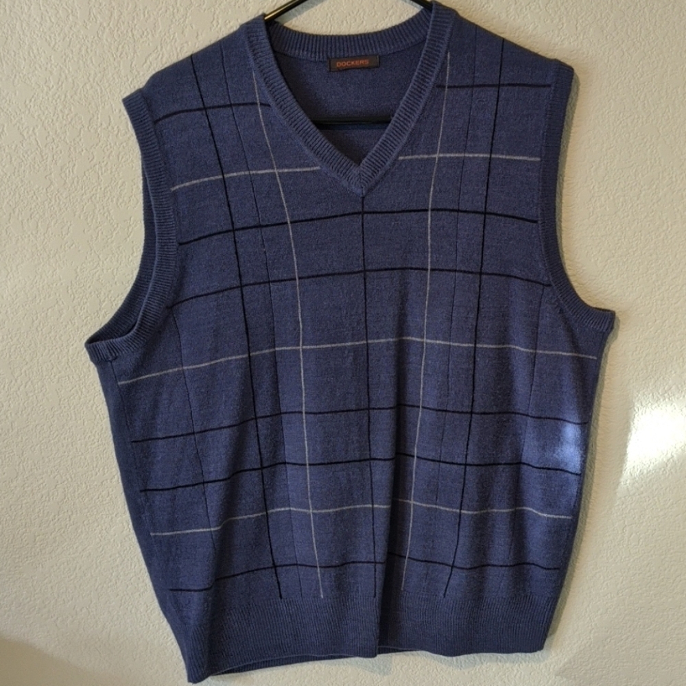 Dockers, Navy blue v-neck sweater vest. Medium.